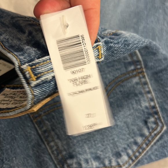 Brand new Levi’s jeans - Picture 8 of 8
